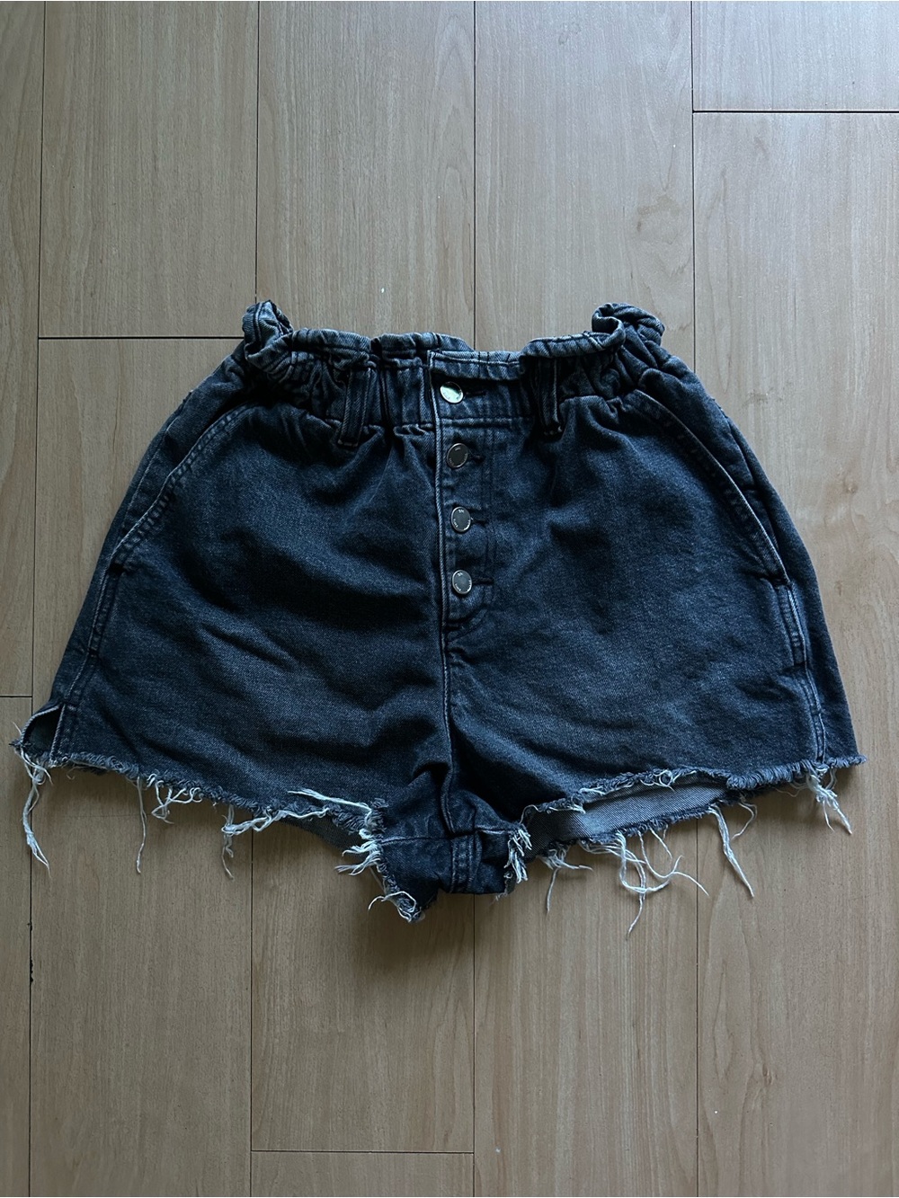 Zara Women's Shorts Size 6 Black Front Buttons